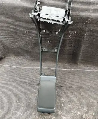 Volkswagen Golf VII Center console 