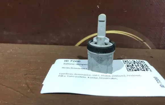 Skoda Octavia Mk2 (1Z) Interior temperature sensor 1K0907543A