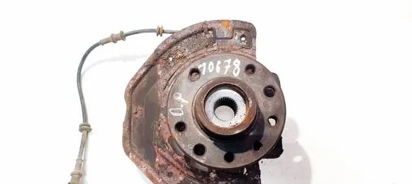 Opel Vectra B Front wheel hub 