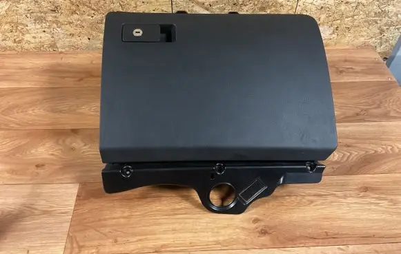 Volkswagen PASSAT B6 Glove box 3C1857101