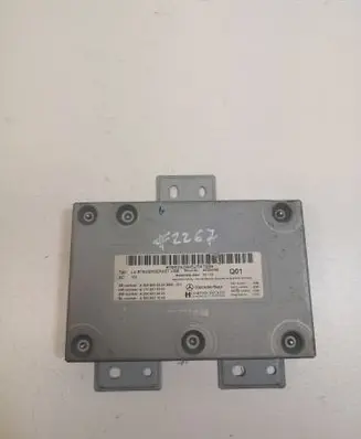 Mercedes-Benz E W212 Head unit multimedia control A2049000300