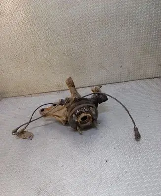 Toyota Corolla Verso E121 Front wheel hub spindle knuckle