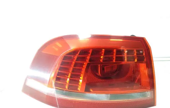 Volkswagen PASSAT B7 Rear/tail lights