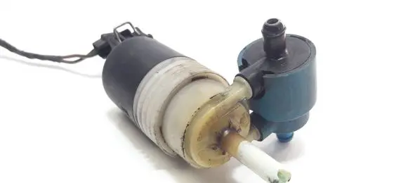 Volkswagen PASSAT B4 Windscreen/windshield washer pump 1H6955651