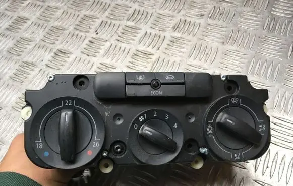 Volkswagen Golf Plus Climate control unit 537011CF