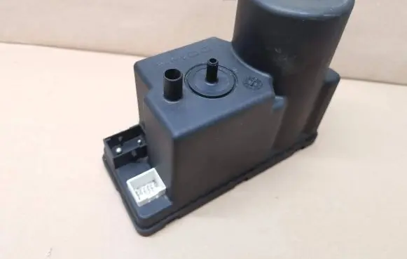 Audi 100 S4 C4 Central locking vacuum pump 4A0862257A
