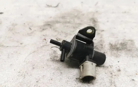 Volvo S40, V40 Turbo solenoid valve 7700875912