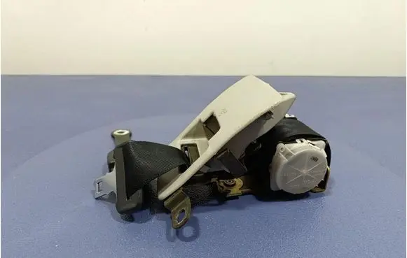 Toyota Verso-S Front seatbelt