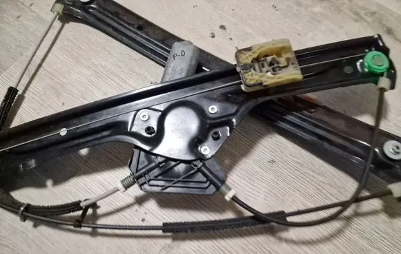 BMW X5 F15 Front door window regulator with motor 7322748