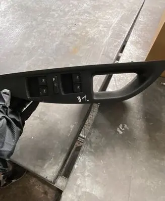 Volkswagen PASSAT B6 Front door handle cover 4686969XT