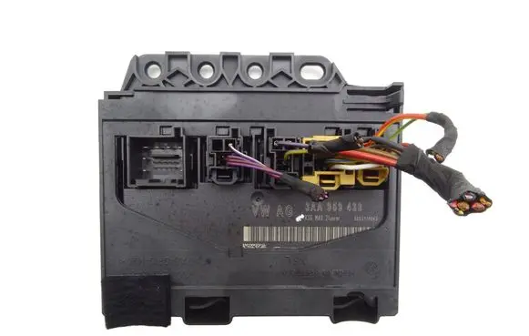 Volkswagen PASSAT B7 Central body control module 3AA959433