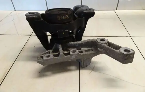 Nissan Micra Engine mount vacuum valve 