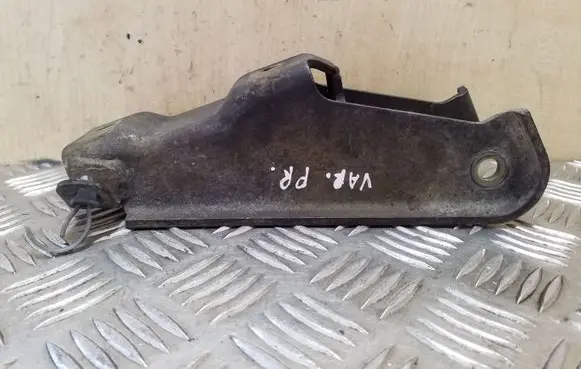 Engine mounting bracket