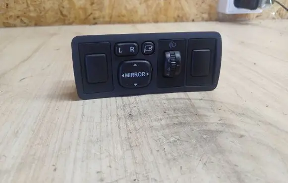 Toyota Avensis T250 Wing mirror switch 183575