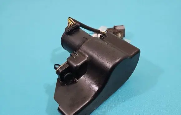 Accelerator throttle pedal