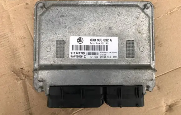 Skoda Fabia Mk1 (6Y) Engine control unit/module 03D906032A