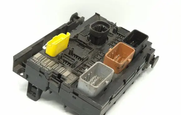 Peugeot 207 BSM Control unit 9661708180