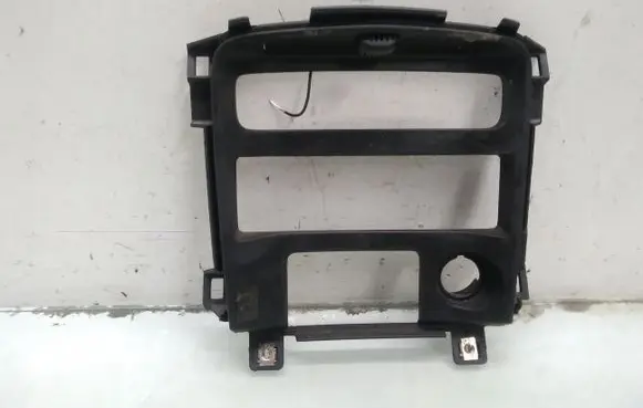 Nissan Primera Radio/GPS head unit trim 30237