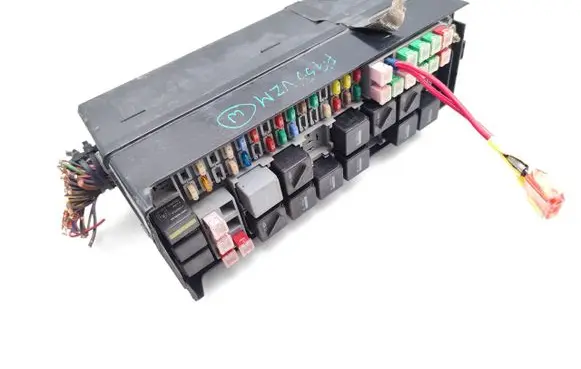 Land Rover Discovery 3 - LR3 Fuse module T5EJBM04ECC01