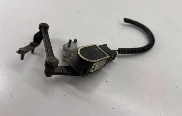 Volvo S60 Rear air suspension level height sensor 31288273 30657419 30782271
