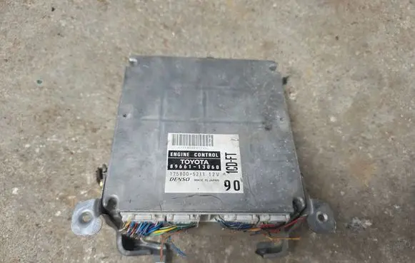 Toyota Corolla Verso E121 Engine control unit/module 8966113060