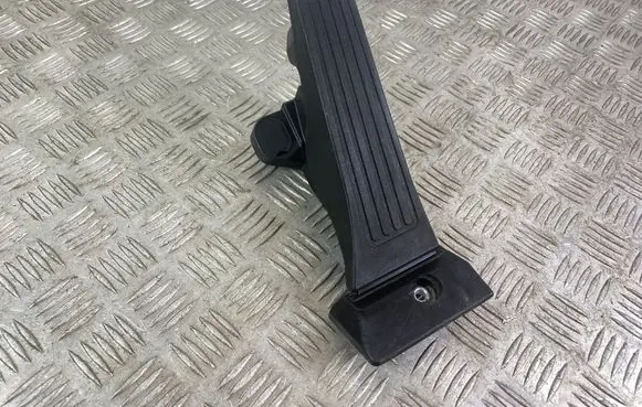 Hyundai Santa Fe Accelerator throttle pedal NKX0662A3BD4100