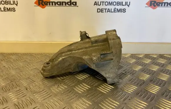 Mercedes-Benz E W212 Engine mounting bracket A6512231304