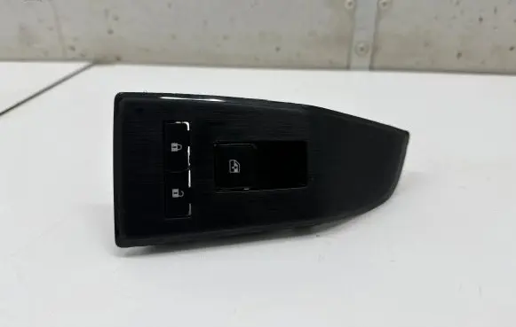 Nissan Qashqai J12 Electric window control switch 809616UA0B