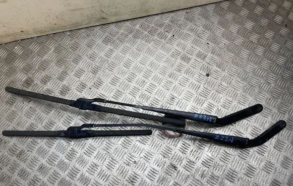 BMW X5 E70 Front wiper blade arm 7153745 7153742