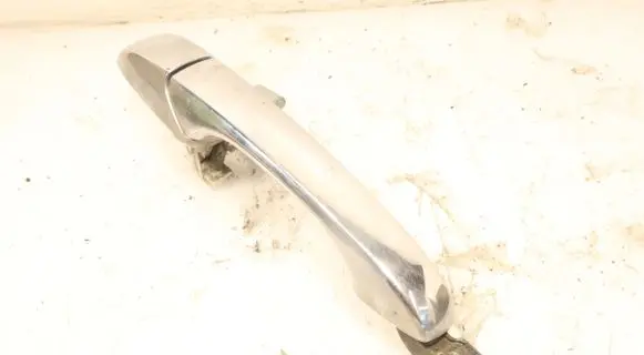 Chrysler 300 - 300C Front door exterior handle/bracket 