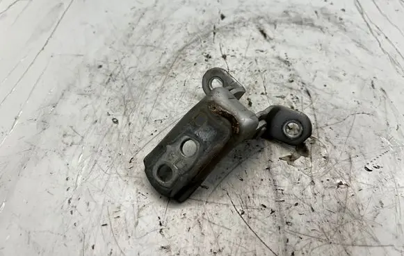 Toyota RAV 4 (XA30) Front door upper hinge 
