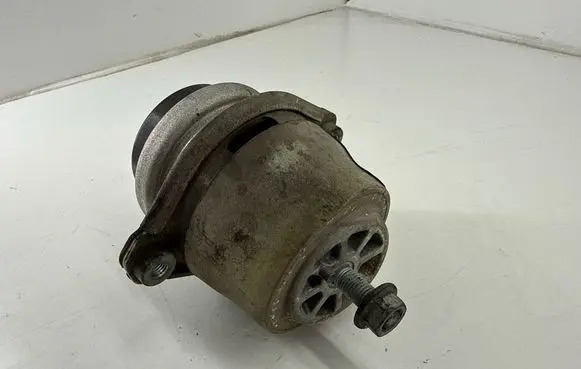 Porsche Cayenne (92A) Engine mount bracket 94837504903