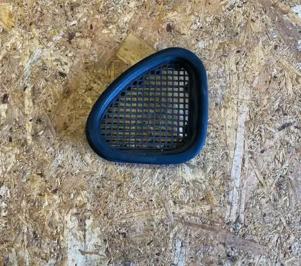 Mercedes-Benz S W140 Quarter panel pressure vent 1408310042
