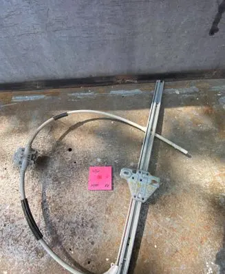 Renault Master II Front door manual window regulator 