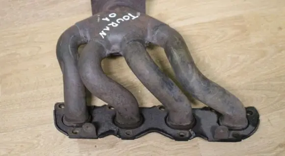 Volkswagen Touran I Exhaust manifold 03C253031D