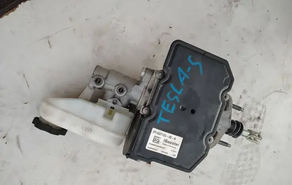Tesla Model S Master brake cylinder 1037123-00-A