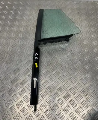 Peugeot 508 II Rear vent window glass 9818847480
