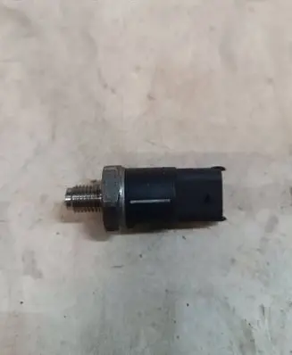 BMW 5 E39 Fuel pressure regulator
