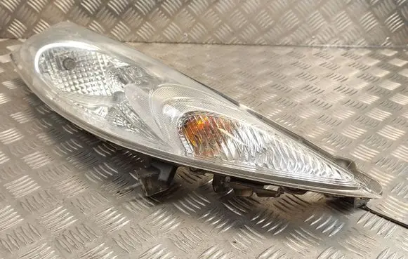 Nissan Juke I F15 Headlight/headlamp 14492
