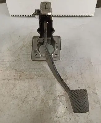 Mitsubishi Grandis Brake pedal 6G24