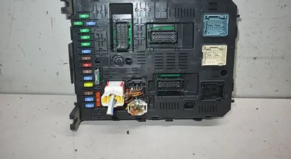 Peugeot 308 SW Fuse module 28116487