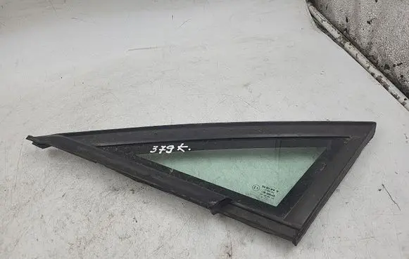 Seat Leon (1P) Front door vent window glass four-door 