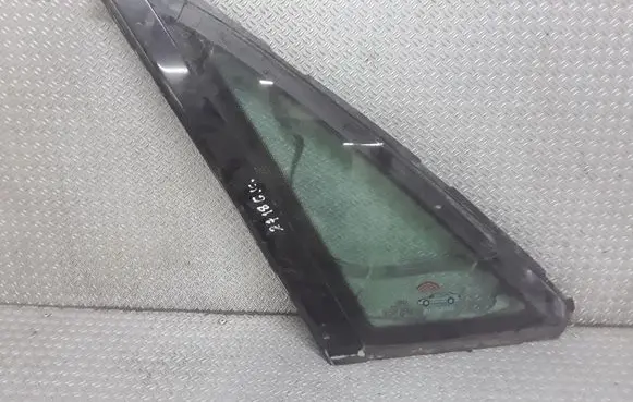 Rear vent window glass
