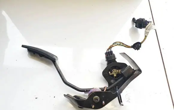 Toyota Corolla E120 E130 Accelerator throttle pedal 8222302030 82223-02030