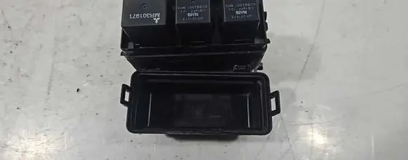 Mitsubishi Outlander Fuse box set 8565A089