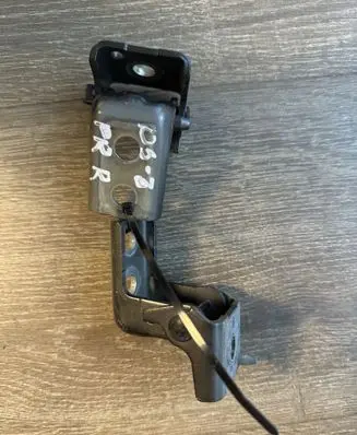 Citroen DS3 Front door upper hinge 135S2