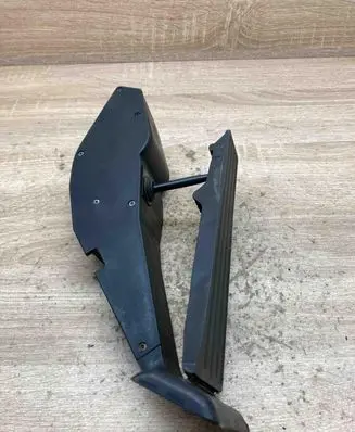 BMW 5 E39 Accelerator throttle pedal 6756492 259160