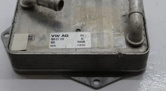 Volkswagen PASSAT B8 Engine oil radiator 0DD317019