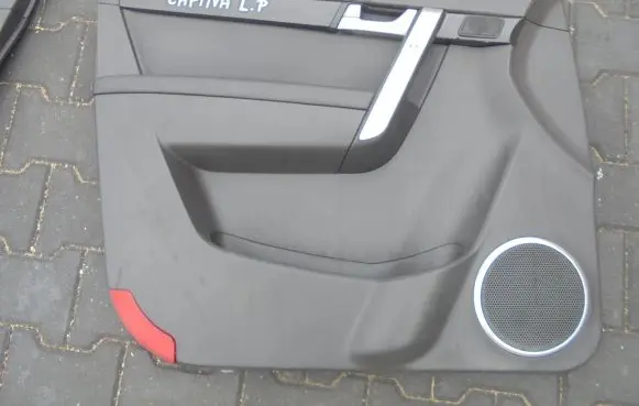 Chevrolet Captiva Front door card panel trim