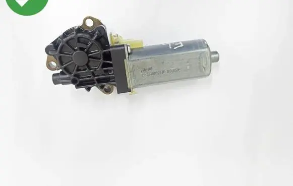 Mercedes-Benz C W204 Seat adjustment motor 82028922 820289224 0390203001